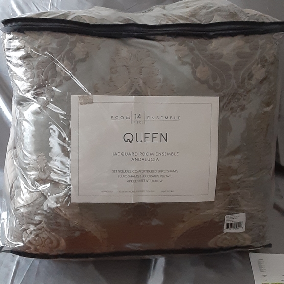 Hallmart collectibles 14 pc comforter set - Picture 1 of 3